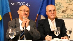 Από τη συνέντευξη Τύπου του πρέσβη της Σουηδίας, Πολ Μπέγιερ (αριστερά)